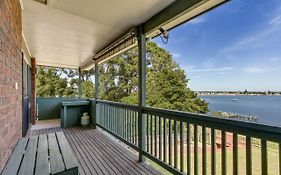 The Point - Spacious Waterfront Escape